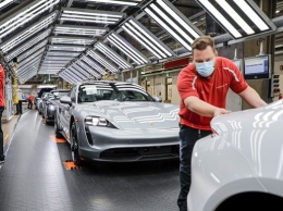 Porsche возобновляет производство на двух заводах