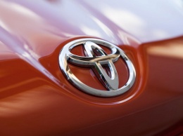 Компания Toyota тестирует на дорогах кроссовер на базе Corolla
