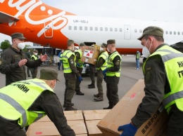 В Украину прибыл самолет из Китая со средствами индивидуальной защиты для врачей (фото)