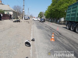 На Николаевщине пожилой водитель сбил парочку на мотоцикле (ФОТО)