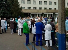 Медики киевской больницы устроили забастовку
