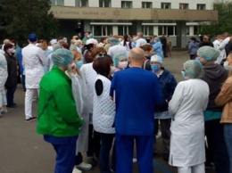 "Ждали 300%, а получили копейки". Почему по всей Украине начались протесты медиков