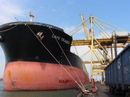 Порт "Черноморск" принял два судна с рекордным количеством автомобилей