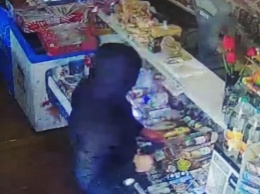 В Лисичанске ищут вооруженного разбойника, совершившего набег на продуктовый магазин