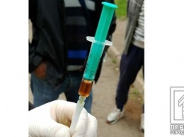 На Днепропетровщине мужчина пытался пронести наркотики на территорию обсервации для больных COVID-19