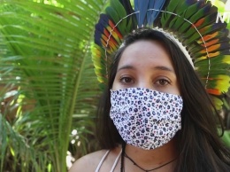 Маски вместо украшений: бразильские аборигены нашли работу на время карантина (видео)