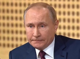 Сотрут всю память о тиране: в России уничтожают портреты Путина, озвучена причина