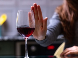 Медики Эстонии: употребление алкоголя не лечит и не защищает от Covid-19