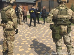 Полицейские Ровенской области разоблачили группу лиц в организации янтарного бизнеса