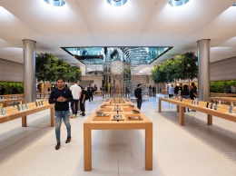 Apple собирается открыть большенство Apple Store в этом месяце