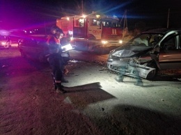 После ДТП в Судаке водителя ВАЗ спасателям пришлось деблокировать при помощи спецоборудования