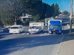 В Днепре на пешеходном переходе грузовик сбил двух мужчин