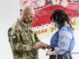 В госпитале раненый военный ВСУ женился на невесте
