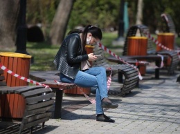 Украинцев заставляют ставить приложения для контроля самоизоляции: законно ли это