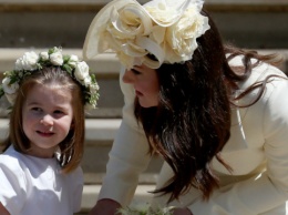 Королевская семья опубликовала новые фото принцессы Шарлотты на ее пятый день рождения