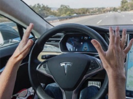 Функция автопилота Tesla будет доступна по подписке