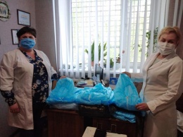 Медикам Мелитопольского района передали защитные костюмы
