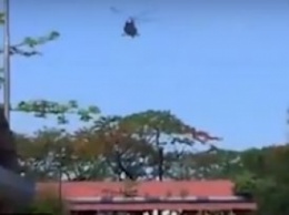 В Индии врачей осыпали лепестками роз из вертолетов: видео