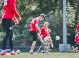 Клуб Бундеслиги приступает к тренировкам, имея в составе трех заболевших коронавирусом