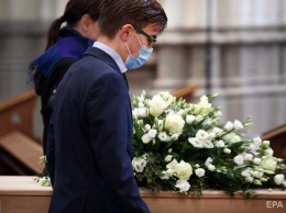 "Похороны-драйв". В Нидерландах придумали, как обойти запрет на посещение погребальных церемоний