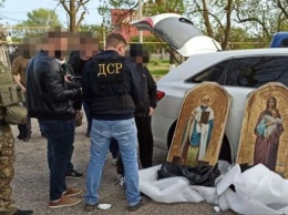 Полиция задержала группу похитителей старинных икон из церквей и монастырей