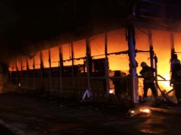 В Днепре сгорел огромный магазин