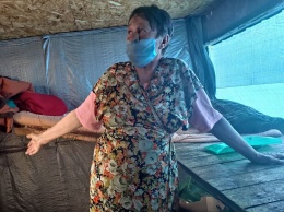 В Станице Луганской местная власть предложила «застрявшей» на КПВВ женщине, живущей на рынке, комфортные условия обитания
