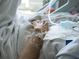 Британские СМИ считают, что власти вдвое занизили количество смертей из-за коронавируса