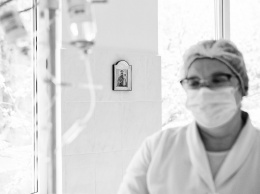''Ангелы инфекционки'': украинцев тронули фото медиков из эпицентра COVID-19 на Закарпатье