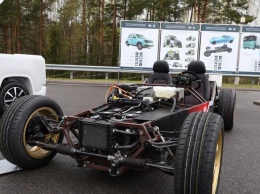 Лукашенко показали электро-кабриолет, призванный конкурировать с Tesla