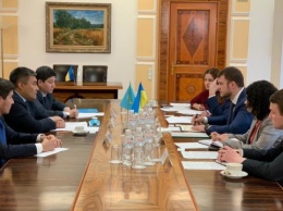 Криклий обсудил с послом Казахстана усиление сотрудничества между странами