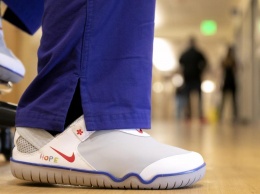 Nike передаст медработникам «нескользкие» кроссовки и специальные футболки