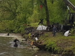 Спасатели трое суток чистили реку Уды под Харьковом