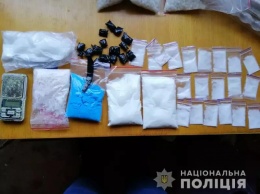 На Херсонщине полицейские пресекли деятельность интернет-ресурса по продаже наркотиков и изъяли наркозелья на 2 миллиона гривен