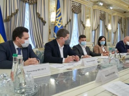 Зеленский обсудил с представителями крупнейших операторов связи ускорение покрытия Украины качественным интернетом