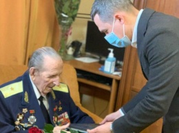 Кучер поздравил ветеранов с наступающим праздником