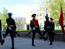 "Парад у дома ветерана": как поздравляют ветеранов России