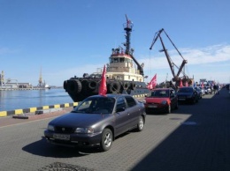 "Спасибо за победу": полиция в Одессе заблокировала автопробег ОПЗЖ с советской символикой на машинах