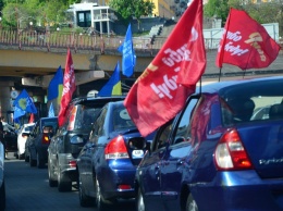 Партия Медведчука и сторонники Шария устроили в Одессе шествие с красными флагами (фото)