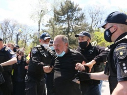Блокировка автопробега и нападение на журналистку: как проходит День победы в Одессе