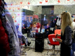 По записи и в перчатках: обнародованы требования к работе парикмахерских и салонов красоты в Киеве