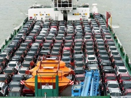 Автодилеры в Америке вывозят автомобили в море