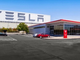 Tesla планирует возобновить работу завода в США