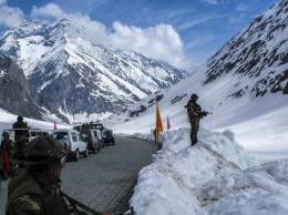 В Гималаях устроили жесткий бой военные Индии и Китая