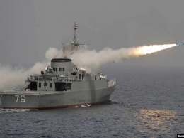 Иранский военный корабль потоплен во время учений дружественным огнем