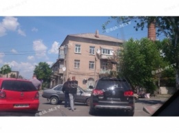В Мелитополе возле горотдела полиции тройное ДТП (фото, видео)
