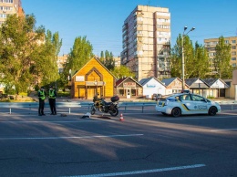 В Днепре на Набережной мотоциклист врезался в отбойник