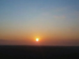 Живописный рассвет над Сосновкой показали в сети (видео)