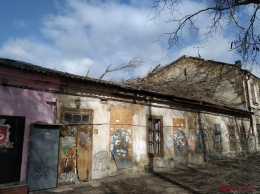 У Труханова отрапортовали о починке разрушенного ураганом дома на Молдаванке