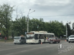 Криворожский коммунальный тролейбус попал в ДТП